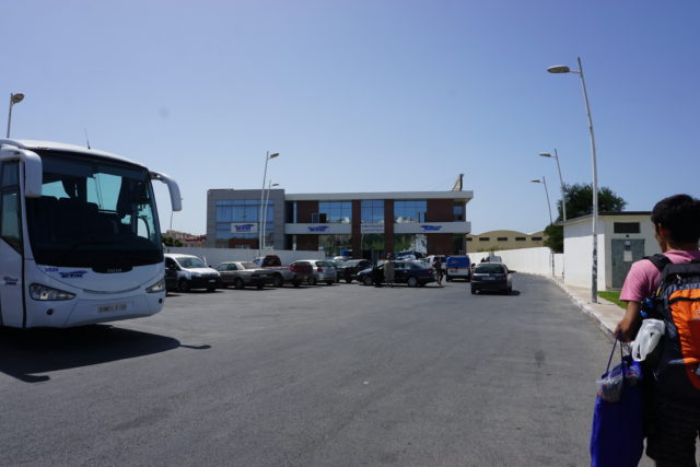 モロッコにフェリーで入国 タンジェmed 新港 からフェズまでcmtでバス移動